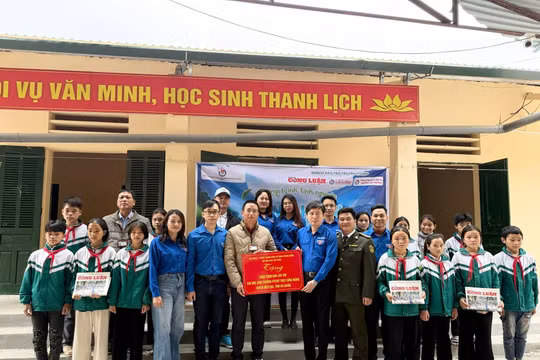Chi đoàn 1 – Đoàn Thanh niên Cơ quan Trung ương Hội Nhà báo Việt Nam đồng hành cùng trẻ em vùng cao vượt khó