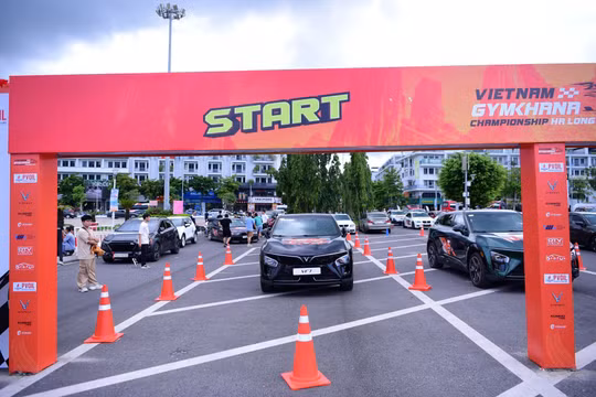 Tay đua Gymkhana bất ngờ với khả năng vận hành của VinFast VF 7