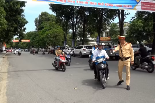 Thanh Hoá: Ra quân tuần tra, xử lý vi phạm giao thông liên quan đến học sinh
