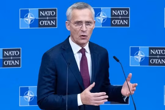 NATO cam kết viện trợ quân sự và kinh tế lớn hơn cho Ukraine