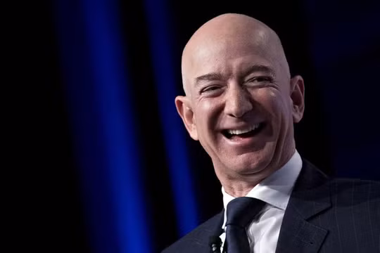 Jeff Bezos kiếm hơn 7,9 triệu USD/giờ trong năm 2023