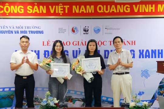 Tạp chí Tài nguyên và Môi trường trao giải Cuộc thi ảnh 'Hành động vì đại dương xanh'
