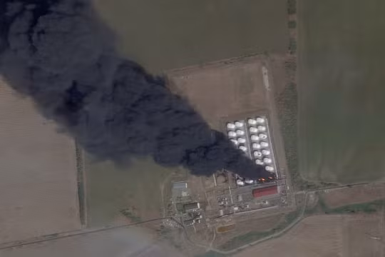 UAV Ukraine tấn công khắp nước Nga: Đốt cháy kho dầu Rostov, gây hỏa hoạn ở Voronezh và Kirov