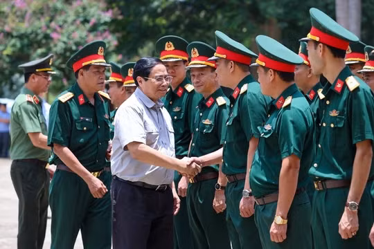 Thủ tướng Phạm Minh Chính thăm, làm việc với Bộ Chỉ huy quân sự tỉnh Đắk Lắk và Công an tỉnh Đắk Lắk