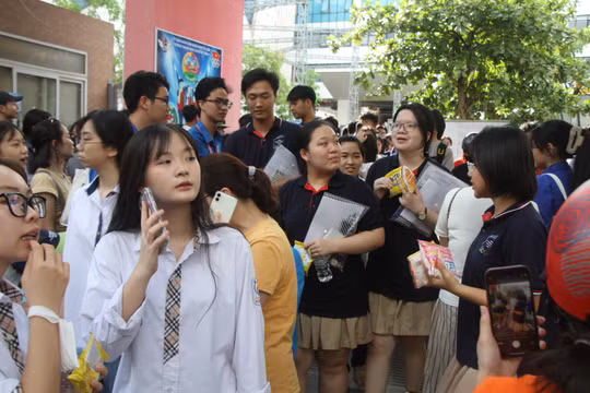 Khốc liệt cuộc đua vào trường top, ngành top của thí sinh khối C