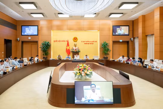 Giá nhà đất và chung cư rất 'nóng', người lao động khó tiếp cận