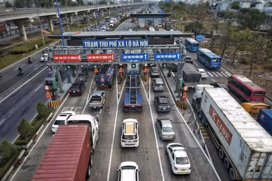 Xe chở hàng cứu trợ hết được miễn phí sử dụng đường bộ