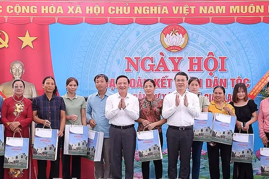 Phó Chủ tịch Quốc hội dự Ngày hội Đại đoàn kết toàn dân tộc tại Nam Định