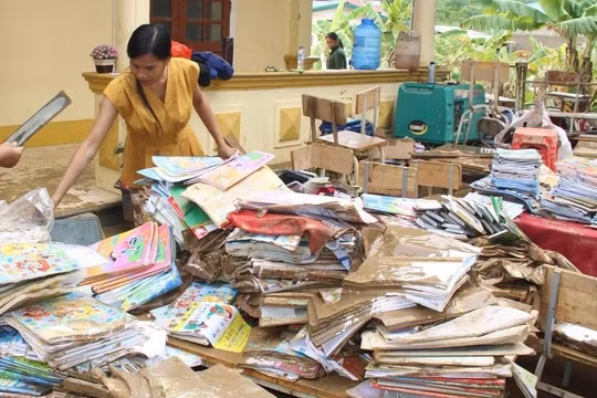 Hơn 40 nghìn bộ sách giáo khoa bị hư hỏng trong bão lũ