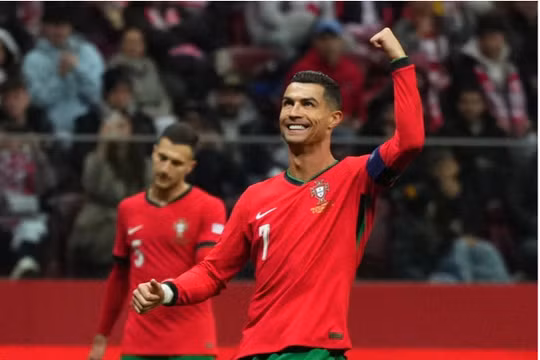 Ronaldo ghi bàn, Bồ Đào Nha thắng kịch tính trước Ba Lan