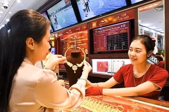 Tổng cục Thuế kiến nghị bắt buộc không dùng tiền mặt mua, bán vàng