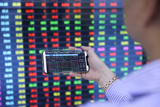 Khối ngoại mạnh tay bán ròng gần 1.500 tỷ đồng, VN-Index giảm