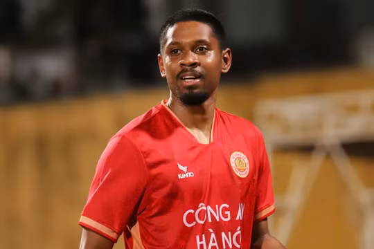 HLV Kim Sang-sik gạch tên hậu vệ Việt kiều đắt giá nhất V.League