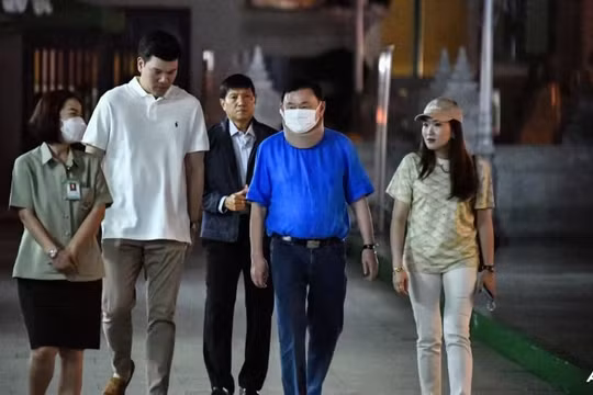 Cựu Thủ tướng Thái Lan Thaksin xuất hiện trước công chúng lần đầu kể từ khi được tự do