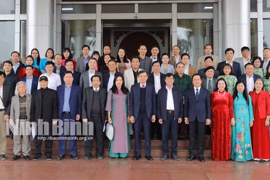 Gặp mặt đại biểu văn nghệ sỹ tỉnh Ninh Bình năm 2024