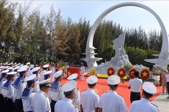 Tưởng nhớ 64 chiến sĩ hy sinh để bảo vệ đảo Gạc Ma