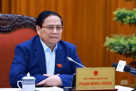 Thủ tướng: Tạo thuận lợi cho người dân, doanh nghiệp tiếp cận vốn tín dụng tốt hơn, giảm lãi suất cho vay 1-2%
