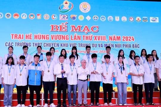 Trao giải Trại hè Hùng Vương năm 2024 cho học sinh 24 trường THPT khu vực trung du và miền núi phía Bắc