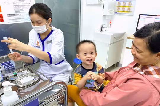 Hệ thống tiêm chủng VNVC chủ lực tiêm vắc xin an toàn trong chiến dịch bao phủ sởi tại TP.HCM
