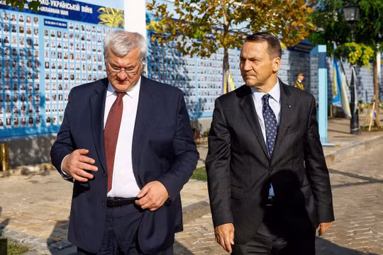 Ngoại trưởng Ba Lan thăm Kiev, kêu gọi chấm dứt phúc lợi cho nam giới Ukraine ở châu Âu