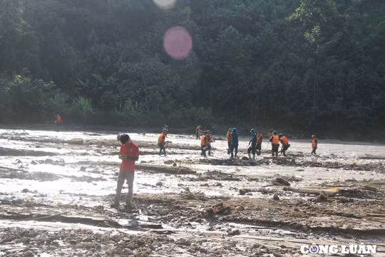 Sạt lở Làng Nủ (Lào Cai): Cố gắng tìm đến người cuối cùng