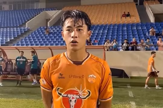 Tiền đạo 16 tuổi Trần Gia Bảo phá 2 kỷ lục khủng ở V.League