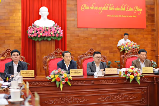 Thông tin cho báo chí cần minh bạch và chủ động trước những vấn đề dư luận quan tâm