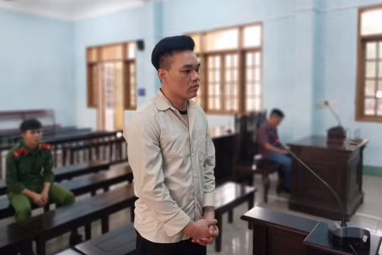 Thanh niên ngang nhiên trộm xe ô tô biển xanh của Công an tỉnh Gia Lai