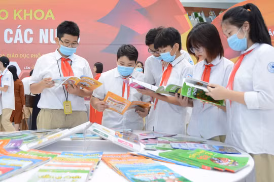 Trả lại quyền lựa chọn sách giáo khoa cho giáo viên