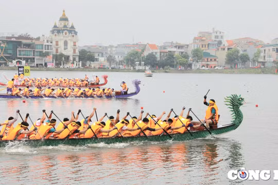 Phú Thọ: Đội chải Bạch Hạc vô địch giải Bơi chải thành phố Việt Trì mở rộng 2024