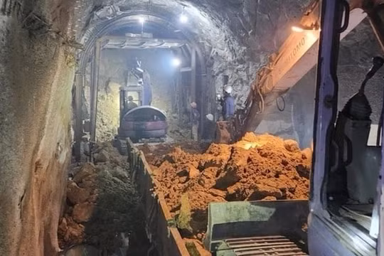 Xí nghiệp vận hành hầm Đèo Cả thông tin về sạt lở trên Đèo Cả