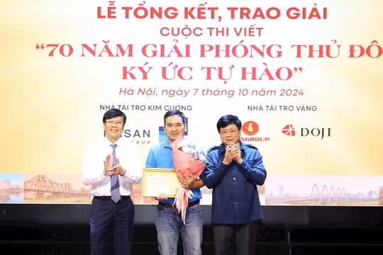 Trao giải Cuộc thi viết '70 năm Giải phóng Thủ đô: Ký ức tự hào'