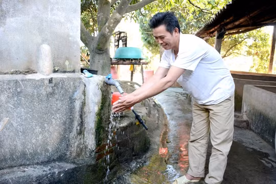 Vùng miền nào đang có tỷ lệ hộ gia đình nông thôn sử dụng nước sạch đạt quy chuẩn thấp nhất