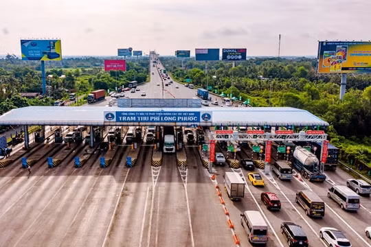 Từ ngày 1/1/2025, phương tiện nào được miễn thu tiền khi đi qua trạm thu phí?