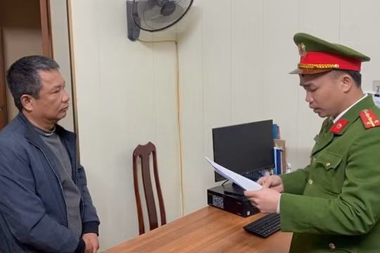 Thái Bình: Bắt giam tài xế xe máy chửi bới, xưng "bố", hất văng máy đo nồng độ cồn của CSGT