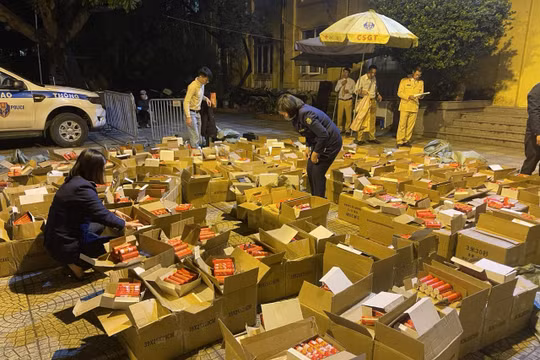 Hà Nội: Tạm giữ hơn 18.000 sản phẩm trụ tròn, nghi là pháo nổ