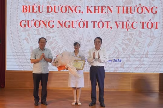 Khen thưởng điều dưỡng cứu sống bé sơ sinh ngừng thở