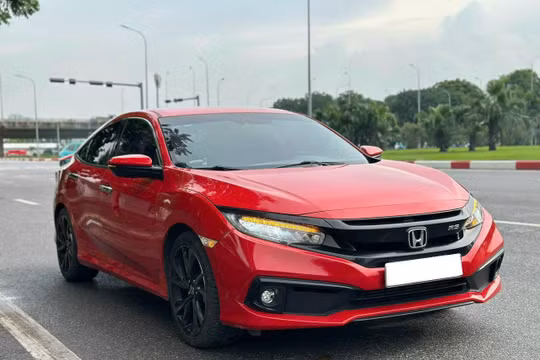 Honda Civic sắp đuổi kịp doanh số Hyundai Elantra nửa đầu 2024