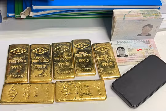Tiếp tục phát hiện người nước ngoài giấu 7kg kim loại nghi là vàng nhập cảnh vào Việt Nam