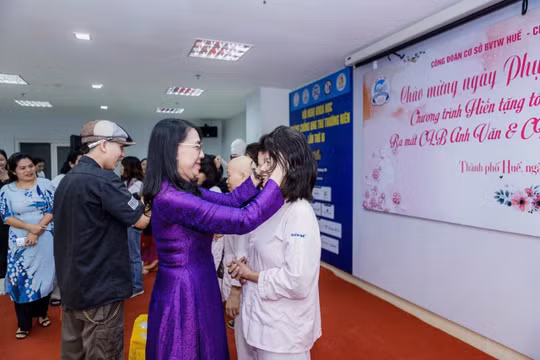 Hiến tóc vì bệnh nhân ung thư