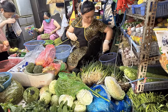 Liên tiếp ngộ độc thực phẩm - Cần tiếp tục siết chặt công tác quản lý an toàn thực phẩm