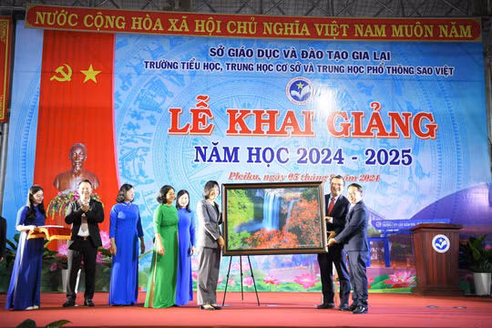 Hơn 1.050 học sinh Trường liên cấp Sao Việt (Gia Lai) rộn ràng đón chào năm học mới