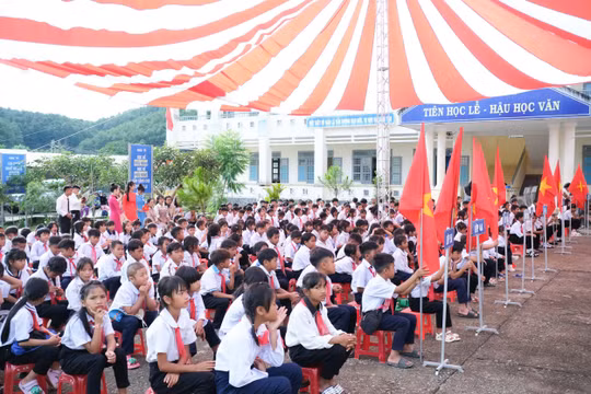 Kon Tum: Thầy và trò đón nhận trận động đất mạnh 3.6 độ trong ngày khai giảng năm học mới