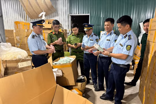 Hà Nội: Phát hiện 20 tấn mỹ phẩm, kem đánh răng trẻ em 'tân trang' hạn sử dụng mới
