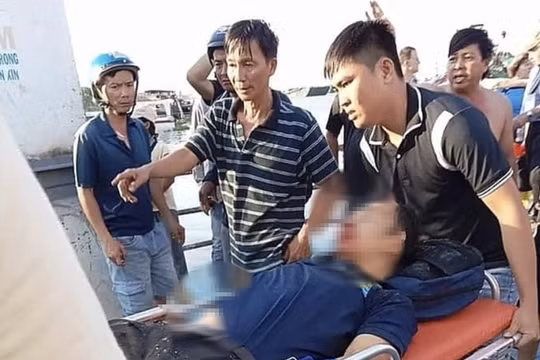 Nguyên nhân ban đầu vụ va chạm giữa phà và tàu du lịch làm 3 người bị thương