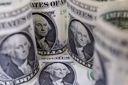 Đồng đô la tăng giá nhờ Fed không vội giảm lãi suất