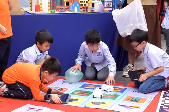Học sinh được tiếp cận khoa học công nghệ sớm nhờ chuyển đổi số