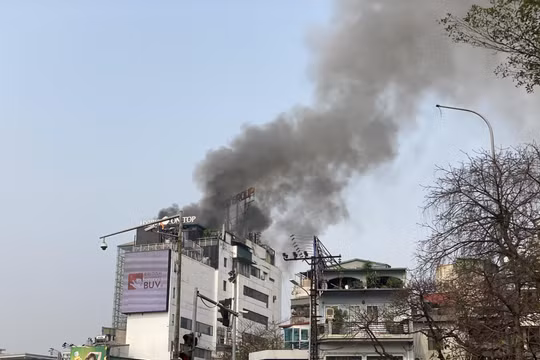 Hà Nội: Cháy lớn tại Ô Chợ Dừa
