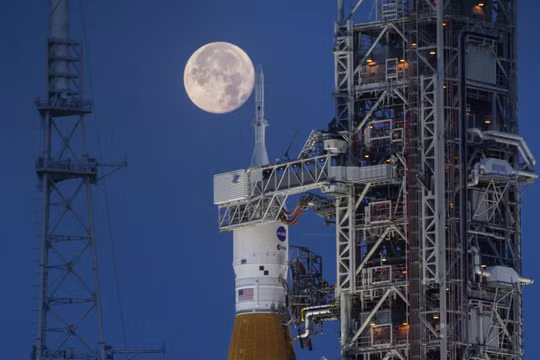 NASA hoãn sứ mệnh đổ bộ lên Mặt trăng đến năm 2026