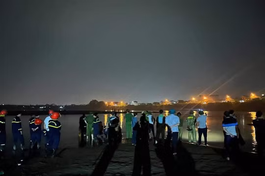 Phú Thọ: 5 học sinh mất tích do nước cuốn trôi